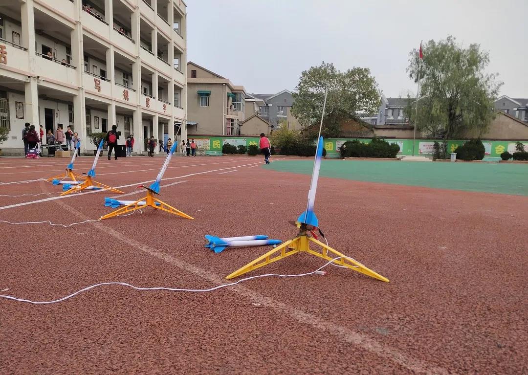 小小飛行員航空航天科學(xué)營|“愛上飛行，逐夢藍天”航空科普進校園活動走進和縣第二民族小學(xué)